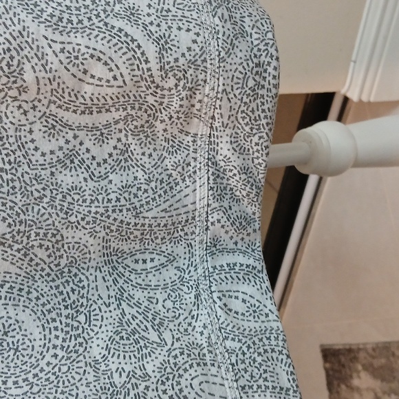 Classic gray graphic design tee with 3/4 sleeves NWOT 🕸 - Picture 4 of 9